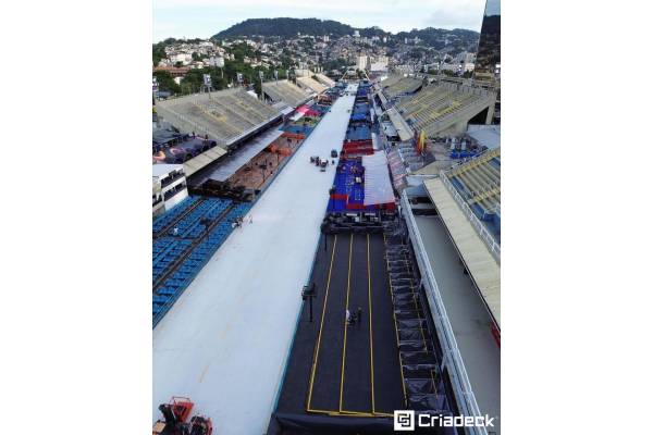 Piso Plástico Personalizado Criadeck Ultra Prepara Sapucaí para Carnaval 2024.